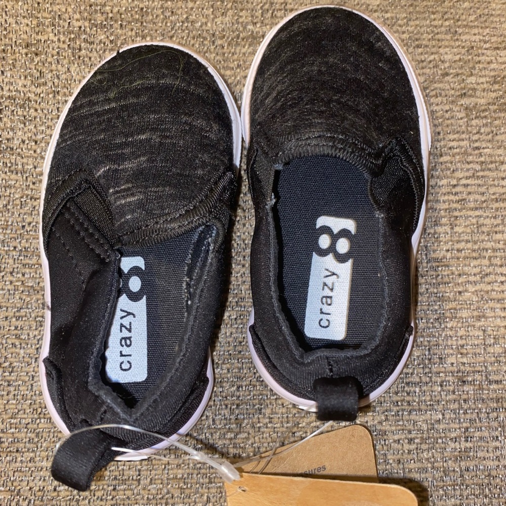 SOLD NEW Black/Grey Tide Crazy 8 Slide On Shoes 4C